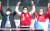 이준석 전 미래통합당 최고위원(왼쪽)이 서울시장 선거 유세기간인 지난 3월 25일 서울 서대문구 유진상가 일대에서 유세를 마친 뒤 오세훈 후보(가운데)와 손을 들어 인사하는 모습. 중앙포토