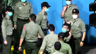 '옥중' 조슈아 웡, 불법집회 참가 혐의로 징역 4개월 추가