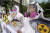 환경운동연합 회원들이 2013년 9월 17일 서울 종로구 일본대사관 앞에서 후쿠시마 원전 방사능 오염 폐수의 무단 방류를 규탄하며 일본산 수산물 수입중단을 요구하고 있다.  뉴스1