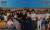 김병호 서전농원 회장과 그의 아내 김삼열 여사가 지난 2009년 KAIST 발전기금 약정식을 진행하면서 KAIST 학생들에게 둘러싸여 있다. [사진 KAIST]