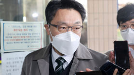 文, 공수처 검사 13명 임명…조국 사건 변호인도 포함됐다