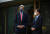정의용 외교부 장관(오른쪽)이 존 캐리 미 대통령 기후특사와 17일 면담 진행에 앞서 대화를 나누고 있다. [사진 미 대사관 제공]