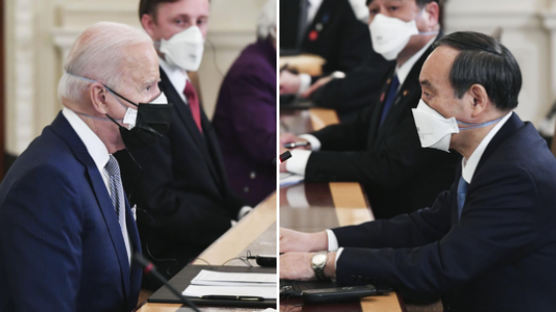 79세 바이든, 73세 스가와 의료용 마스크 두겹 쓰고 회담