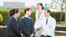 [건강한 가족] 의료진·지원인력 '원팀' 이뤄 혈액암 환자에게 희망 전파