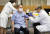 스가 요시히데 일본 총리가 지난달 16일 도쿄 신주쿠의 한 의료기관에서 코로나19 백신을 맞고 있다. [교도=연합뉴스]