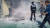 지난 14일 오후 대전의 한 스튜디오 건물 옥상에서 불이 나자 대전경찰청 갈마지구대 경찰관들이 소화기로 진화하고 있다. [사진 대전경찰청]