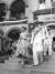 1953년 11월 25일 버뮤다 섬을 방문한 일레자베스 2세 여왕과 필립공. 필림공은 해군모를 쓰고 해군 복장을 하고 있다. AP=연합뉴스 