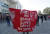 리버풀 팬이 19일 영국 리즈 구장 밖에서 슈퍼리그에 반대하는 시위를 벌이고 있다. 로이터=연합뉴스