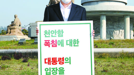 ‘천안함 재조사’ 이인람 위원장, 청와대 수석 만난 뒤 사퇴