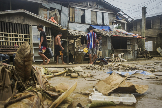 태풍 수리개의 영향으로 필리핀 내륙 지역이 홍수 피해를 겪었다. AP=연합뉴스
