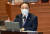 홍남기 국무총리 직무대행이 21일 오후 서울 여의도 국회에서 열린 제386회 국회(임시회) 제3차 본회의 교육·사회·문화분야 대정부 질문에 출석해 질의에 답변하고 있다. 뉴스1