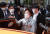  21일 서울 서초구 중앙지방법원에서 일본군 위안부 피해자들이 일본 정부를 상대로 국내 법원에 제기한 두 번째 손해배상 청구 소송 선고 공판이 끝난 뒤 이용수 할머니가 법원을 떠나며 입장을 밝히고 있다. [연합뉴스]