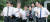 2017년 문재인 대통령이 청와대 1기 참모진들과 청와대 경내를 산책하고 있다. 중앙DB