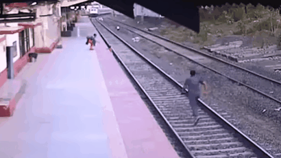 열차 충돌 몇초전, 미친듯 뛰었다…6세 아이 구한 '수퍼맨'