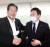 지난해 10월 15일 김무성 전 새누리당 대표(왼쪽)와 원희룡 제주지사가 마포포럼 사무실에서 만나 악수하고 있다. / 사진:오종택 기자