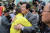 2020년 5월 형제복지원 사건 진상 규명과 과거사법 처리를 촉구하며 국회 의원회관에서 농성하던 형제복지원 피해자 최승우씨(왼쪽)가 농성을 끝낸 뒤 당시 김무성 자유한국당 의원과 포옹하고 있다. / 사진:연합뉴스