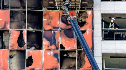 [사진] 화재로 검게 그을린 남양주 오피스텔
