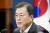 문재인 대통령이 26일 오후 청와대에서 열린 수석·보좌관회의에 참석해 있다. 연합뉴스