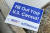 지난해 8월 4일 미국 매사추세츠주 서머빌의 거리에 인구조사 참여를 독려하는 표지판이 높여있는 모습. [로이터=연합뉴스]