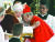 2006년 바티칸 서임식에서 베네딕토16세 교황이 정 추기경을 포옹하고 있다. [중앙포토]