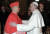 정진석 추기경이 프란치스코 현 교황을 만나고 있다. 프란치스코 교황은 아르헨티나 출신이며 이탈리아계다. [사진 천주교 서울대교구] 