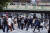 장기 연휴인 '골든위크' 첫날인 29일 도쿄에서 시민들이 시부야 역 앞을 지나고 있다. [AP=연합뉴스]