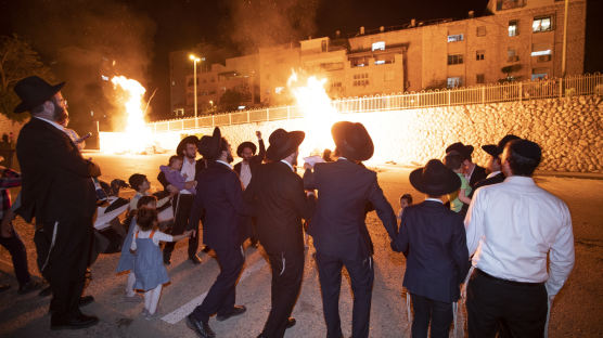 [이 시각] 이스라엘 유대인들의 모닥불 축제 ‘라그바오메르'… 안타까운 인명사고