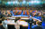 조 바이든 미국 대통령이 취임 100일 상·하원 합동 연설을 하기 위해 낸시 펠로시 하원의장, 카멀라 해리스 부통령(왼쪽부터) 등의 박수를 받으며 연단에 오르고 있다. [AP=연합뉴스]
