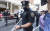 뉴욕 경찰이 바리케이트를 치는 모습. [EPA=연합뉴스]