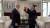 제임스 매티스 전 미국 국방장관(왼쪽)이 4일(현지시간) '백선엽 한미동맹상'을 받았다. 이수혁 주미대사가 서욱 국방장관을 대신해 시상했다. 이광조 JTBC 카메라 기자