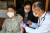 지난달 21일 일본 나가노현 기타아이키 마을에서 의료 종사자가 가정을 방문해 노인에게 코로나19 화이자 백신을 접종하고 있다. [AFP=연합뉴스]