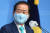 홍준표 무소속 의원이 10일 오전 서울 여의도 국회 소통관에서 기자회견을 열고 국민의힘에 복당할 것을 밝히고 있다. 뉴스1