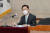 박범계 법무부 장관이 11일 정부과천청사에서 열린 법조출입기자 간담회에서 발언하고 있다. 연합뉴스