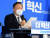 더불어민주당의 새 지도부를 선출하는 전당대회가 2일 서울 여의도 중앙당사에서 열린 가운데 이상민 선거관리위원장이 인사말을 하고 있다. 뉴스1