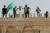 10일(현지시간) 팔레스타인 주민들이 예루살렘 올드시티 알 아크사 모스크에서 하마스 국기를 들고 있다. 로이터
