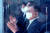 문재인 대통령이 6일 울산 남구 3D프린팅 지식산업센터에서 열린 '울산 부유식 해상풍력 전략 보고'에 참석해 박수치고 있다. 뉴스1