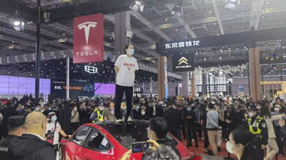 중국의 테슬라 때리기 시작됐나…4월 판매량 27% 급감 
