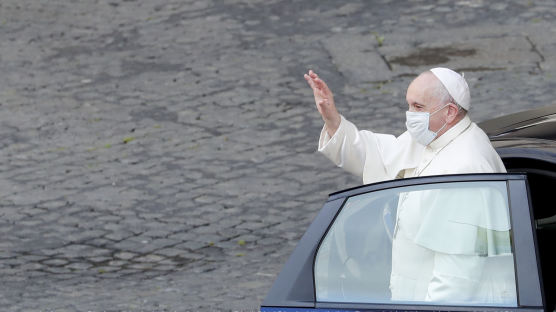 [이 시각]6개월 만에 신자 300여명 만난 프란치스코 교황, 신자들 축복하며 밝힌 소감은