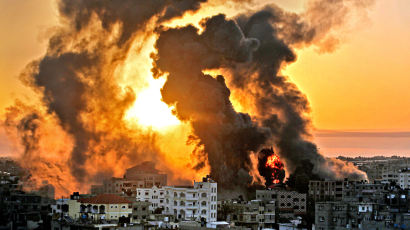 이스라엘군 가자지구 공습…AP통신 입주한 12층 건물 파괴