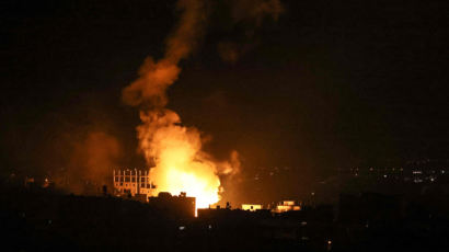 이스라엘, 새벽 보복공습···"건물밑 비명" 가자지구 33명 사망