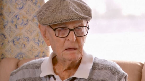 호주 최고령 111살 할아버지 장수의 비결 "닭 뇌 먹어라"