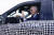 조 바이든 미국 대통령이 18일(현지시간) 미시간주 디어본의 포드 공장을 방문해 신형 전기차 F-150 라이트링 픽업트럭을 직접 시승하고 있다. AP=연합뉴스