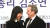 게르하르트 슈뢰더 전 독일 총리(오른쪽)와 김소연씨가 2018년 1월 25일 오후 서울 중구 프레스센터에서 결혼 발표 기자회견을 하고 있다. 김경록 기자.