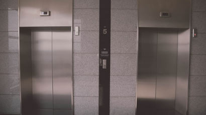 수리중이던 엘리베이터 '뚝'…작업자 1명 사망, 1명 부상