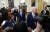 문재인 대통령과 조 바이든 미국 대통령이 21일 오후(현지시간) 백악관에서 공동기자회견장을 나서고 있다. 연합뉴스
