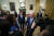 문재인 대통령과 조 바이든 미국 대통령이 21일 오후(현지시간) 백악관에서 공동기자회견장을 나서고 있다. 연합뉴스