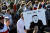 지난해 북한 김정은과 벨라루스 루카셴코를 합성한 이미지를 들고 시위 중인 시민들. AFP=연합뉴스