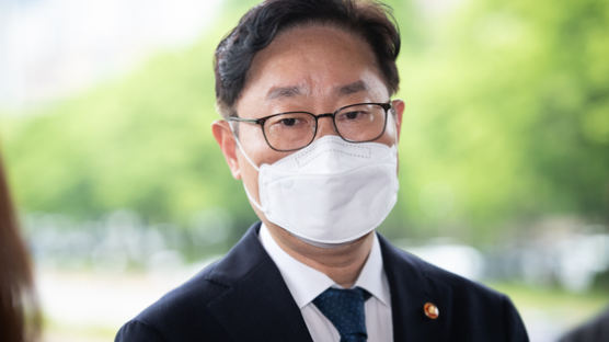 '이성윤 공소장' 형전법 꺼낸 박범계···경찰에 검사 고발할 판