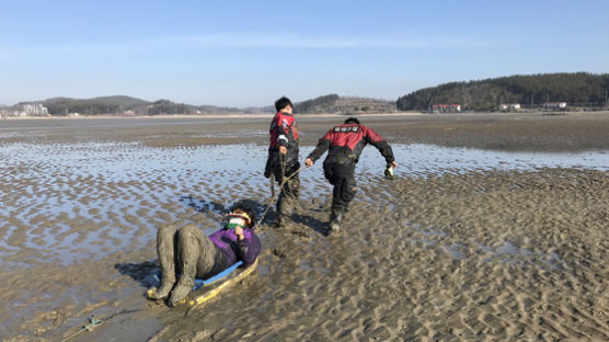 코로나에 크게 늘어난 갯벌 사고···해경 신무기는 드론 스피커