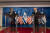 베냐민 네타냐후(오른쪽) 이스라엘 총리가 25일(현지시간) 자국을 방문한 토니 블링컨(왼쪽) 미 국무장관과 공동 기자회견을 하고 있다. [AP=연합뉴스]